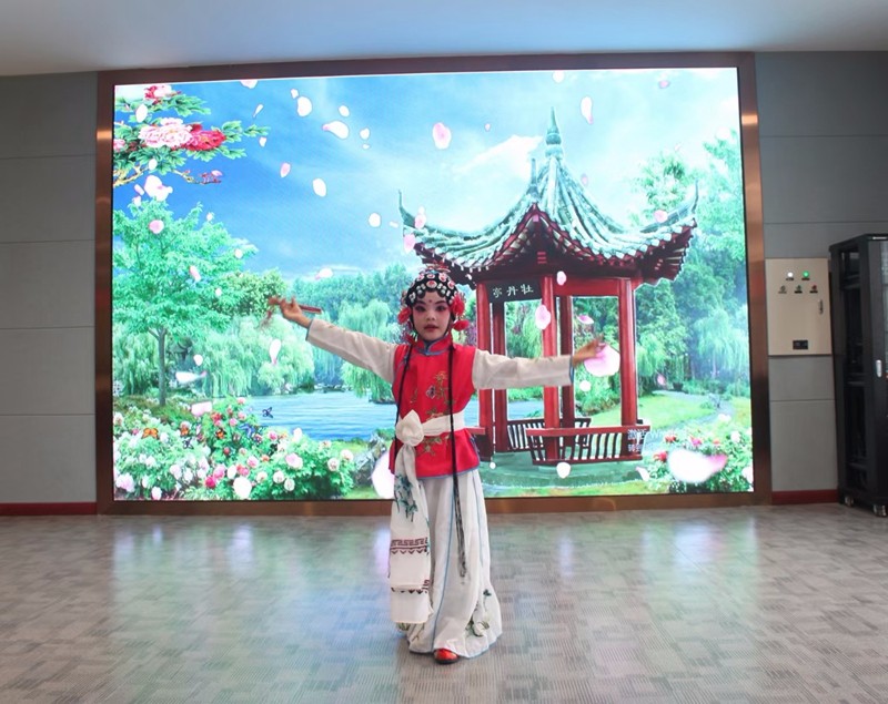 武陵区芙蓉路小学举行“浓情端午 与爱同行”活动