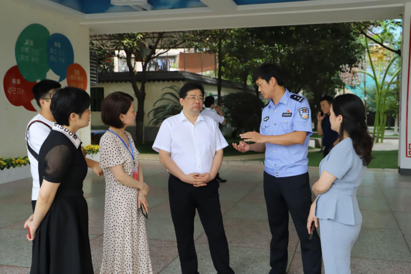 武陵区区委主要领导到甘露寺小学督导检查校园安保工作