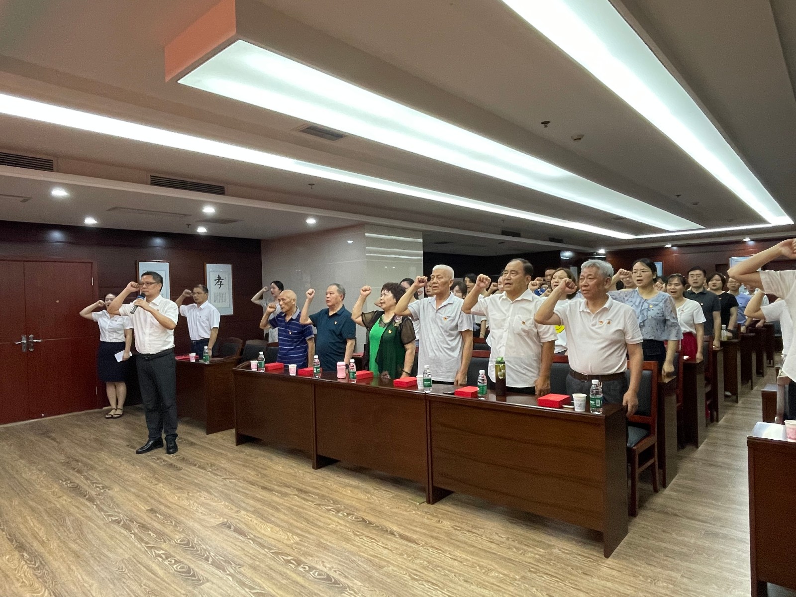 武陵区人社局举办庆祝建党100周年表彰大会