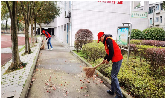 常德市第十六中学：美化校园  , 党员先行