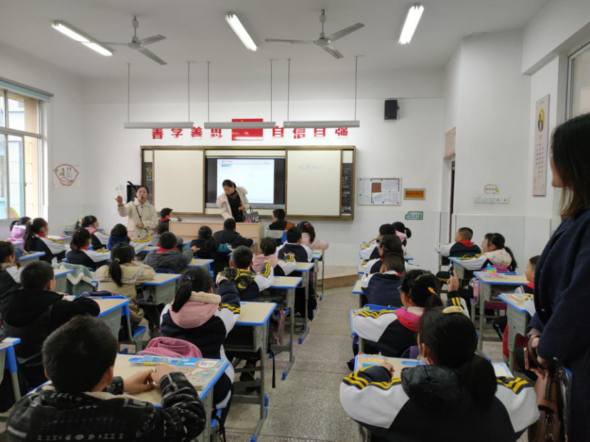 甘露寺小学——责任督学进校园  检查指导促发展