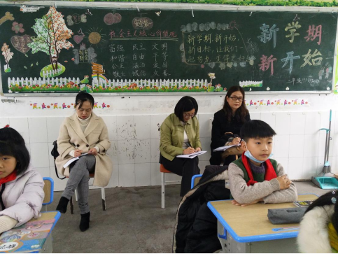 教学专家“推门听课”  太平青年教师展风采