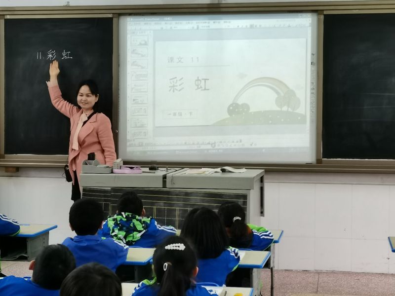 常德市教师进修学校师训队伍走进芙蓉路小学开展新进教师回访交流活动