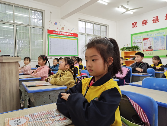 武陵区青林小学：展文明礼仪风采，做阳光文明少年