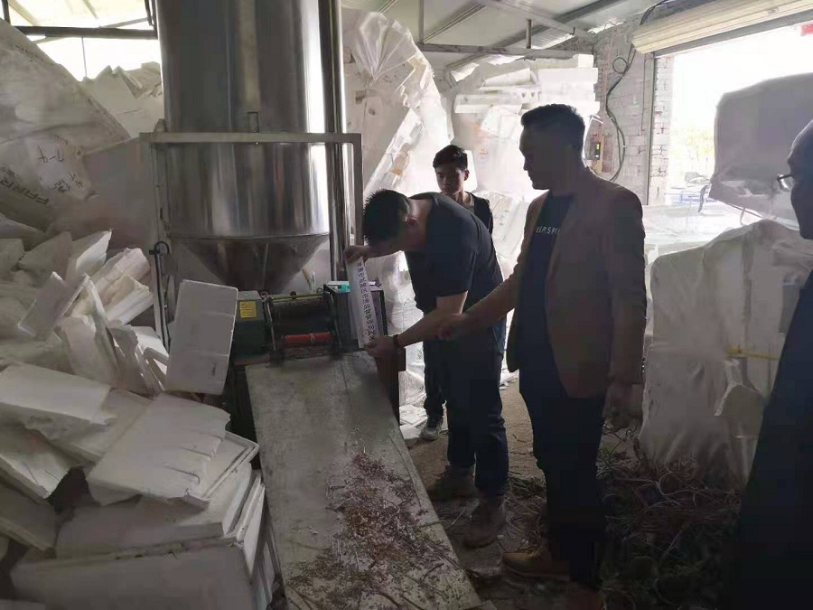 武陵区取缔一家无证塑料加工厂