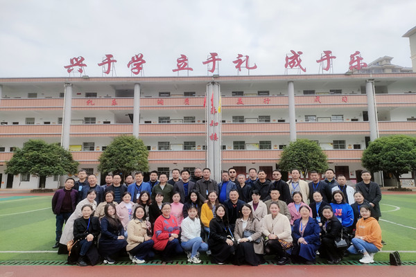 工农小学：观摩交流促提升