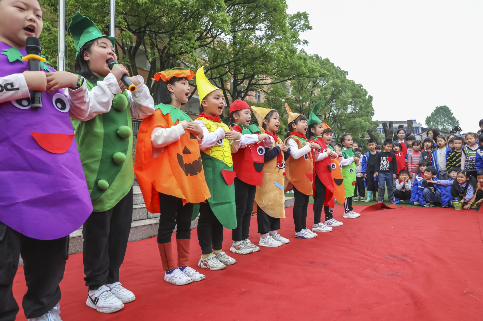 学习党史筑初心，劳动实践促成长