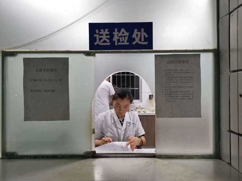 武陵区市场监管局36个免费快检点为市民“菜篮子”安全“加码”