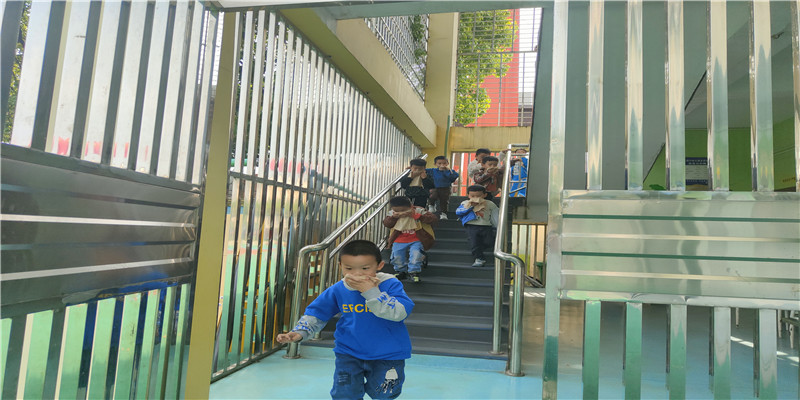 新兴幼儿园：开展消防安全演练活动