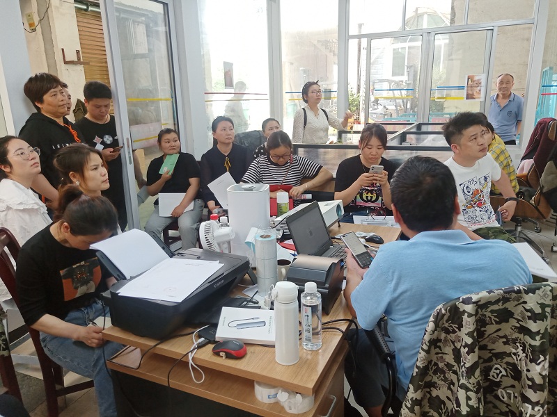 我为群众办实事：武陵区市场监督管理局开展农贸市场进口冷链食品经营业主“湘冷链”追溯系统现场操作培训