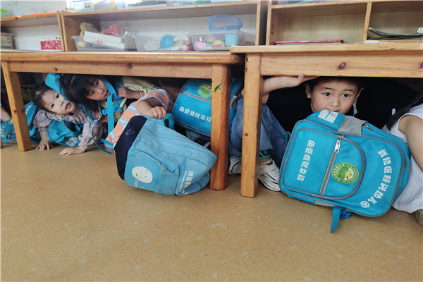 新兴幼儿园：开展防震减灾应急安全疏散演练活动