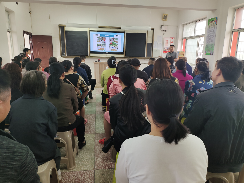 河洑镇汇华聚宝小学：家校合作，共同育人