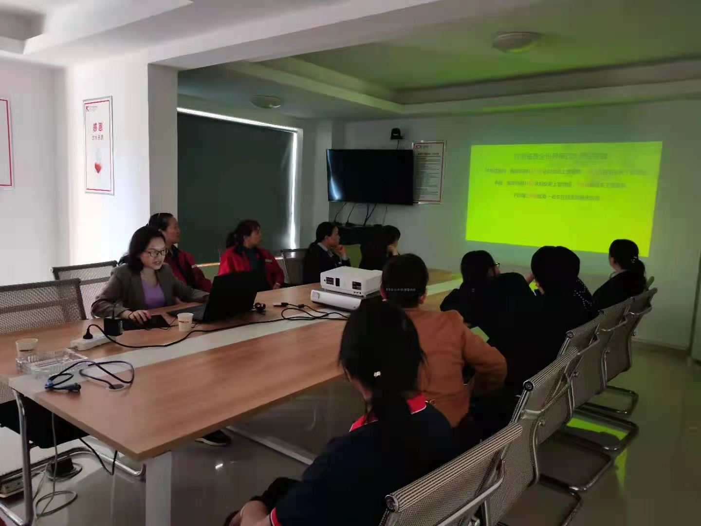 新时代文明实践活动：三闾港社区联合三一翡翠湾小区物业开展宫颈癌 预防讲座进小区活动