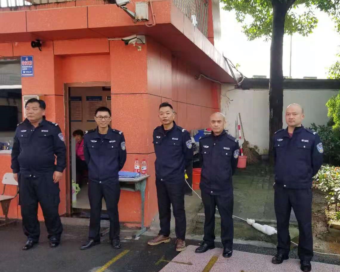常德市第十六中学：武陵区政法委治安大队检查校园中队工作，保障学校安全