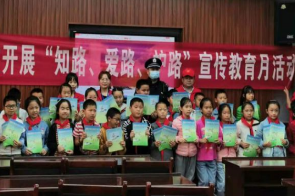 新文明实践耀武陵|南坪街道东风社区开展 知路、爱路、护路”宣传活动