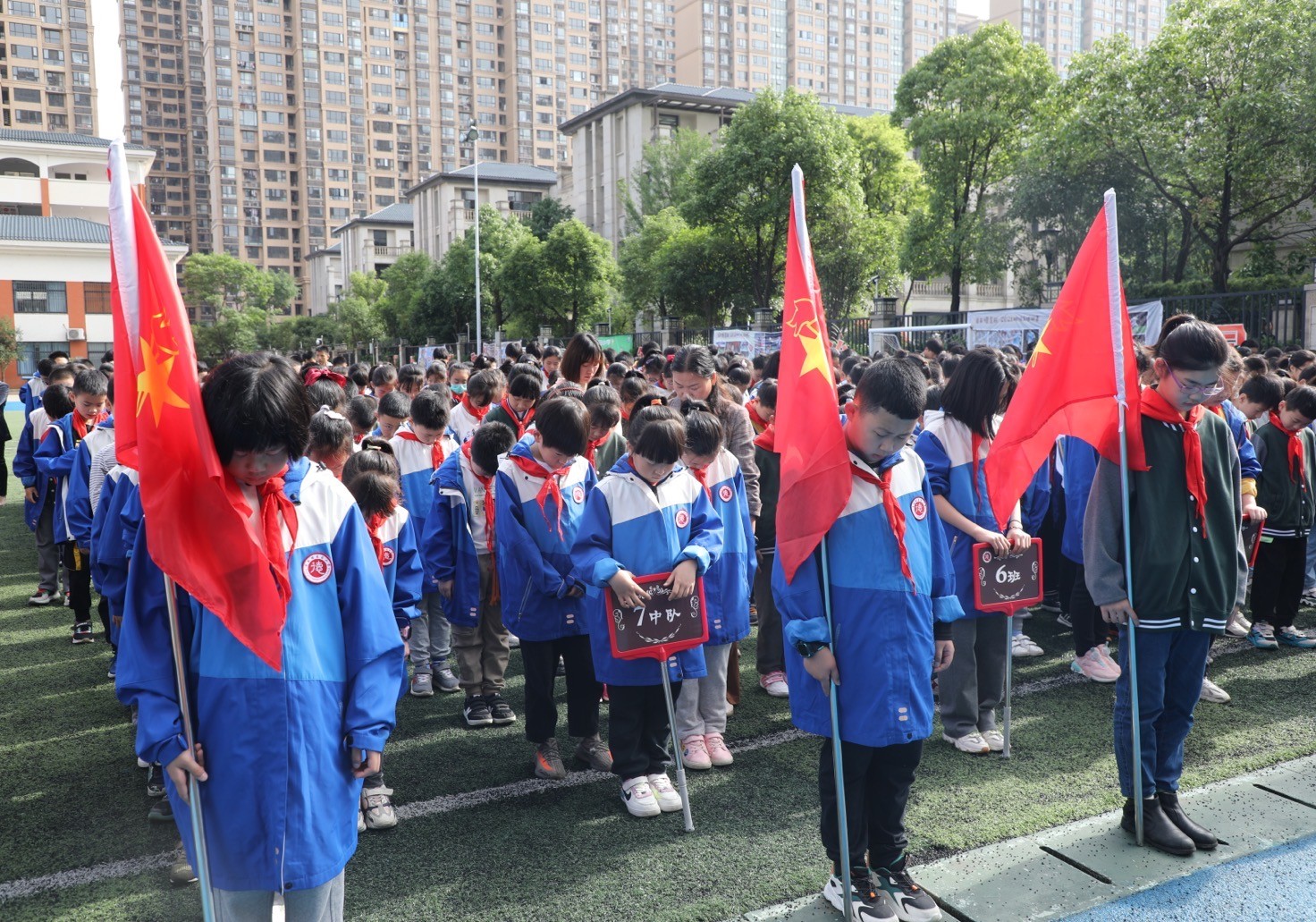 常德市武陵区育英德景园小学升旗仪式悼念袁隆平院士