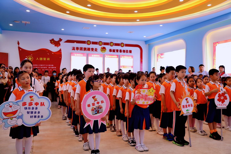 东升小学：开展“红心向党，以团带队”主题入队仪式