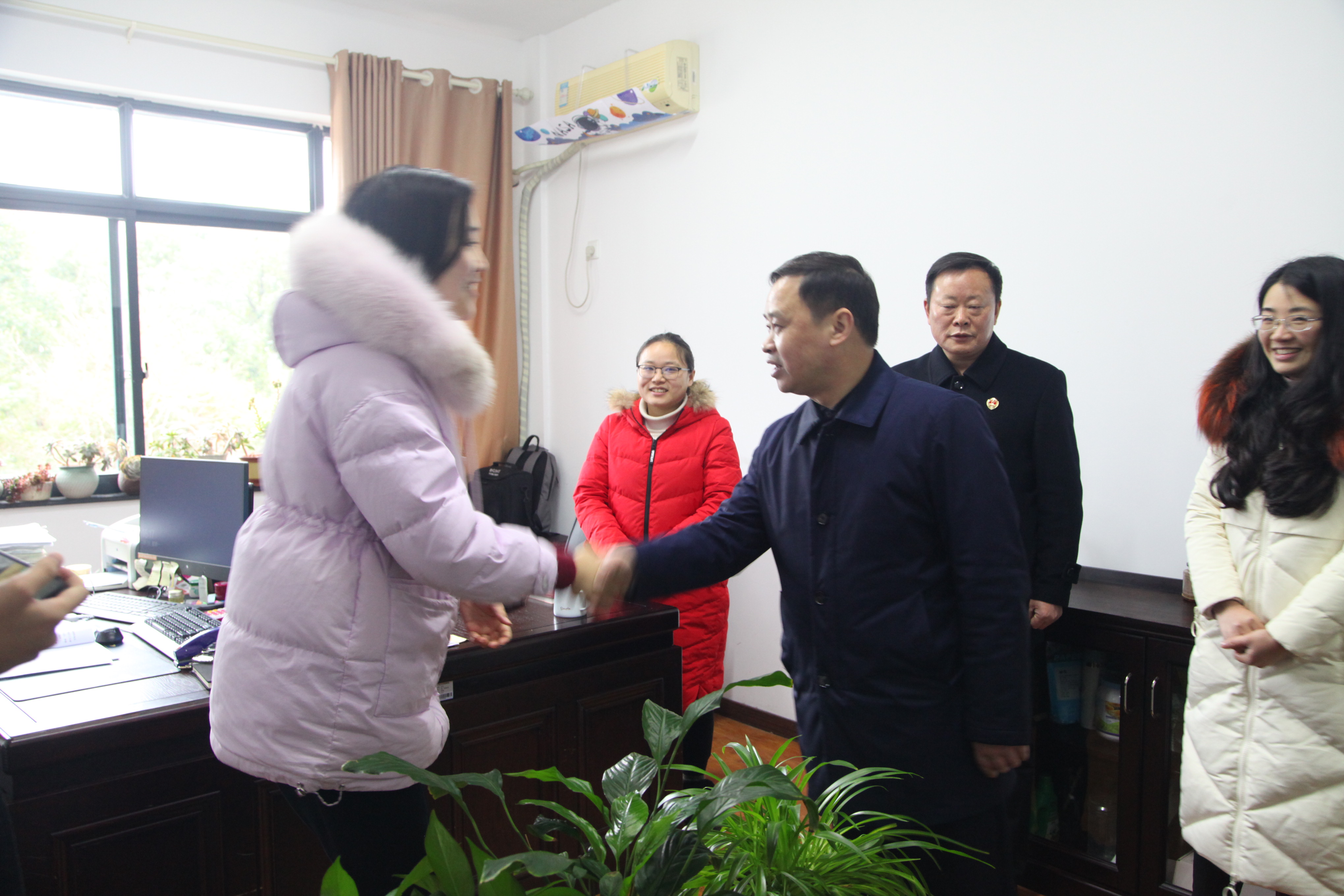 蔡迪文节后上班第一天走访慰问政法干警