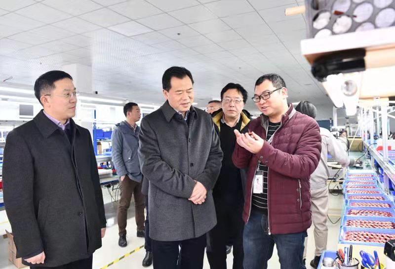 石希欣在芷江调研制造业发展工作时指出 提高智能化自动化水平 不断促进深度融合发展