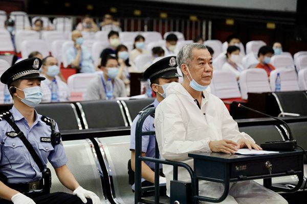 永州市人大常委會原黨組書記、常務(wù)副主任高建華受審