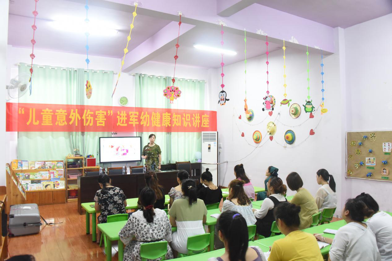 懷化市婦幼保健院對幼兒園教師開展知識講座