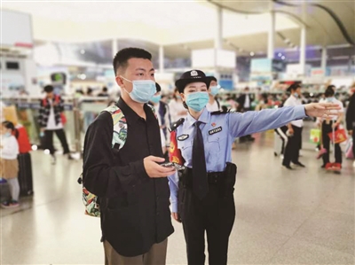 派出所的國慶故事|長沙火車南站派出所：“我在崗”，只為“你團(tuán)圓”