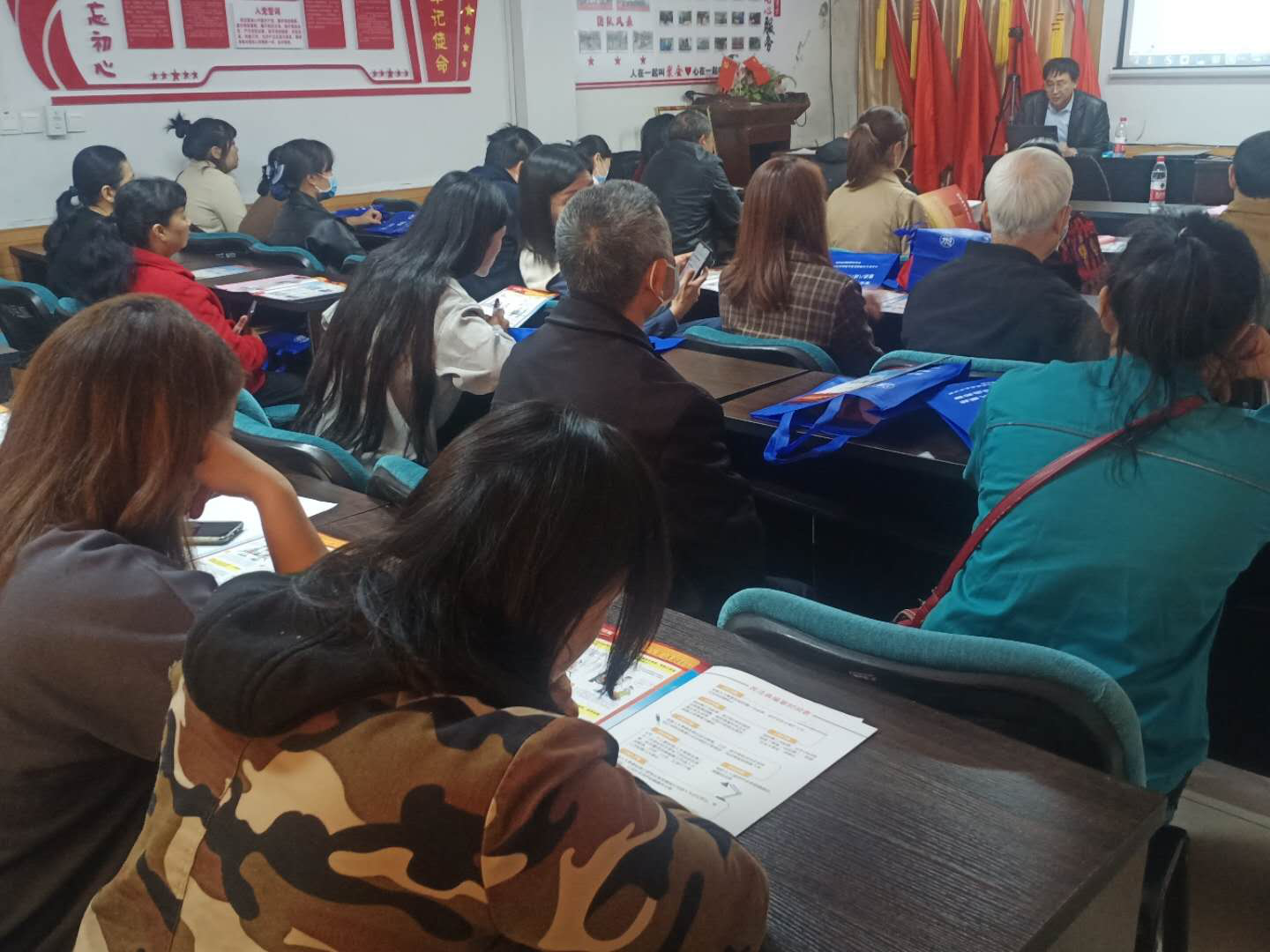 鶴城區(qū)司法局開展《民法典》進(jìn)老年公寓中心宣講活動