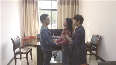 溫情調(diào)解給婚姻矛盾降溫  　　——岳陽縣法院調(diào)解員蔣文細(xì)解家事千千結(jié)