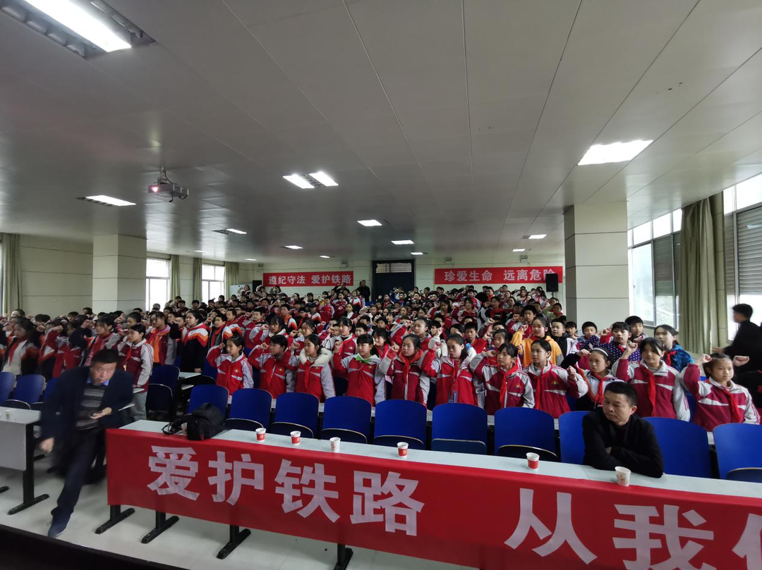 怀化市鹤城区举办“知路·爱路·护路”宣传教育月活动启动仪式