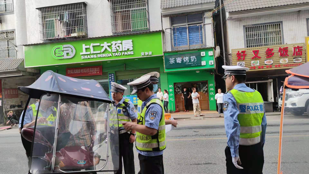 宜章縣黃沙鎮(zhèn):集中整治摩托車、電動自行車交通違法