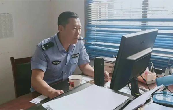 給人民以安全護佑--記武岡市公安局水西門派出所教導(dǎo)員曾任波