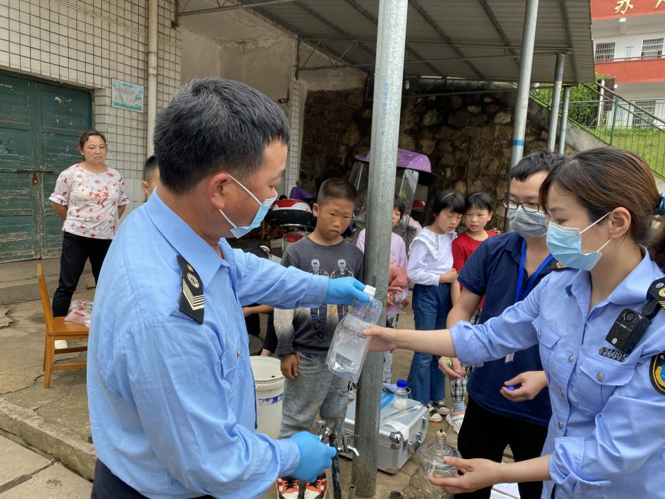 湘潭市开展学校饮用水监督抽检，护航学生饮水安全