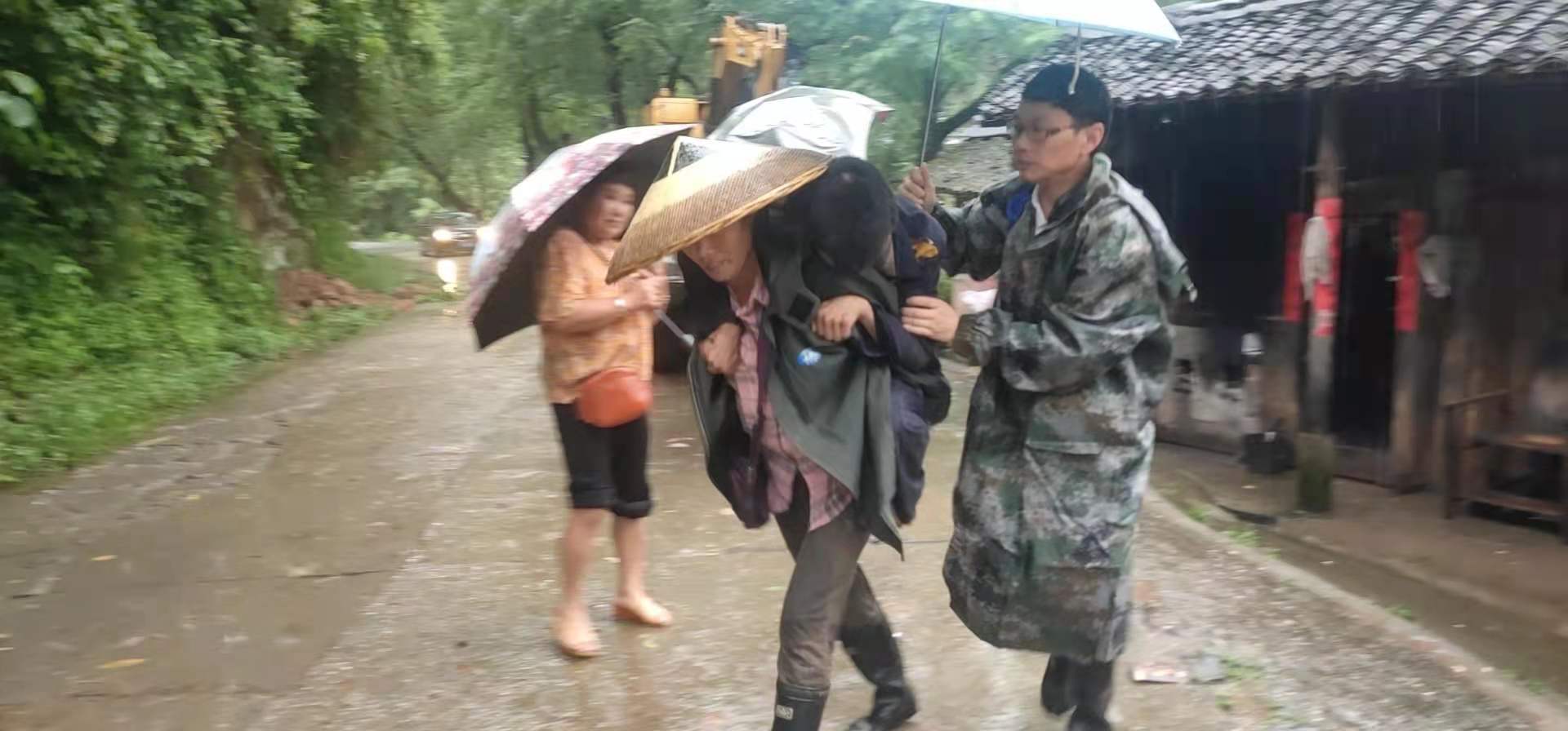 【抗洪一线故事】谢忠：尽己所能 保卫村民安危