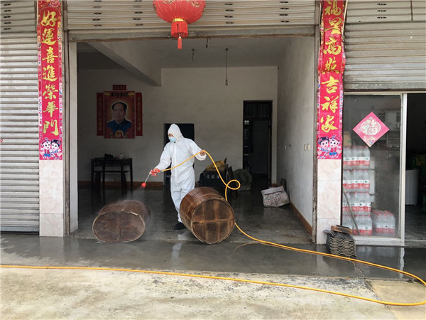 桐木镇：全面开展灾后消杀工作