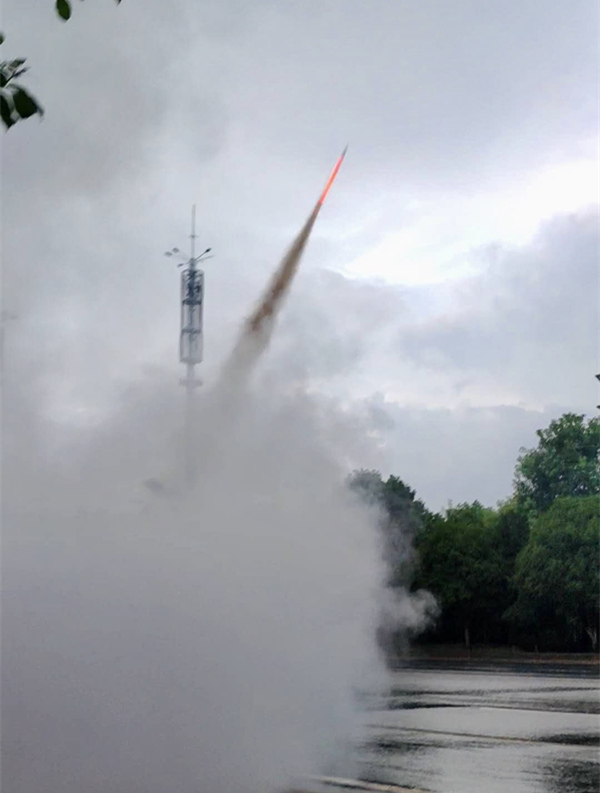 東安發(fā)射兩枚人工增雨火箭彈 借雨抗旱