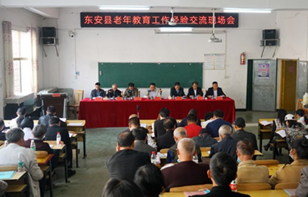 全縣老年教育工作經(jīng)驗交流現場(chǎng)會(huì )在新圩江鎮召開(kāi)