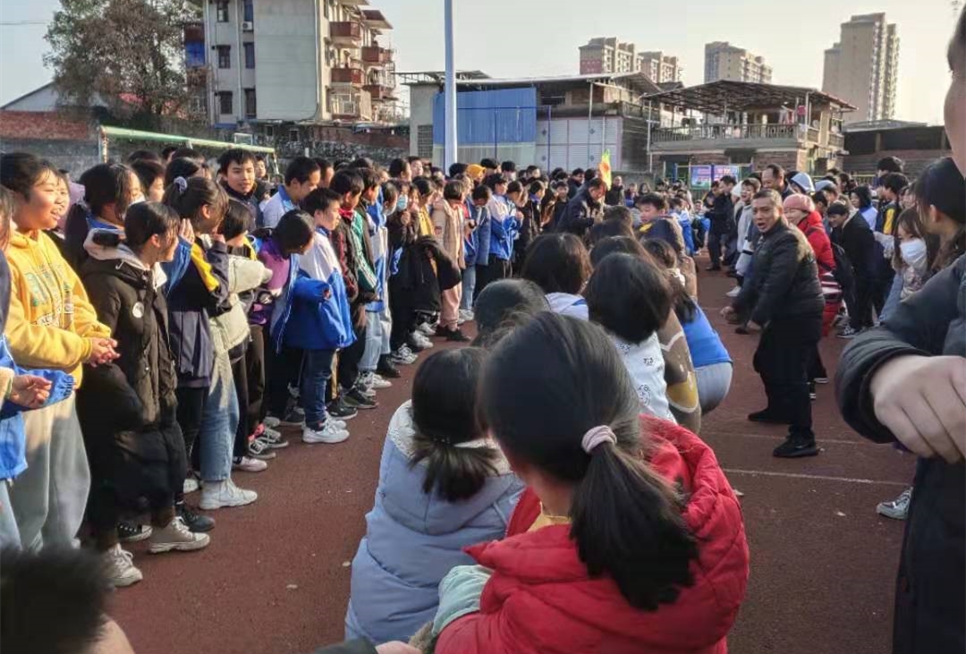 應陽中學：舉行拔河比賽  豐富校園生活