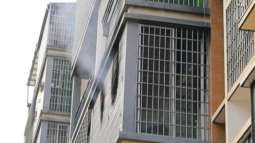 東安：烤火爐引發火災  消防緊急救出三名被困群眾