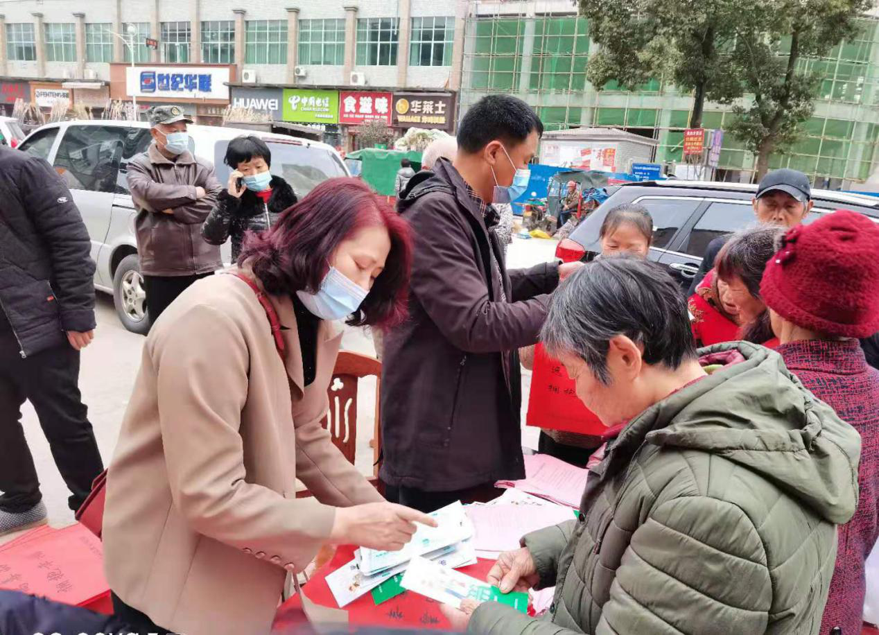 永州市场监管局来东安开展春节前禁毒宣传活动