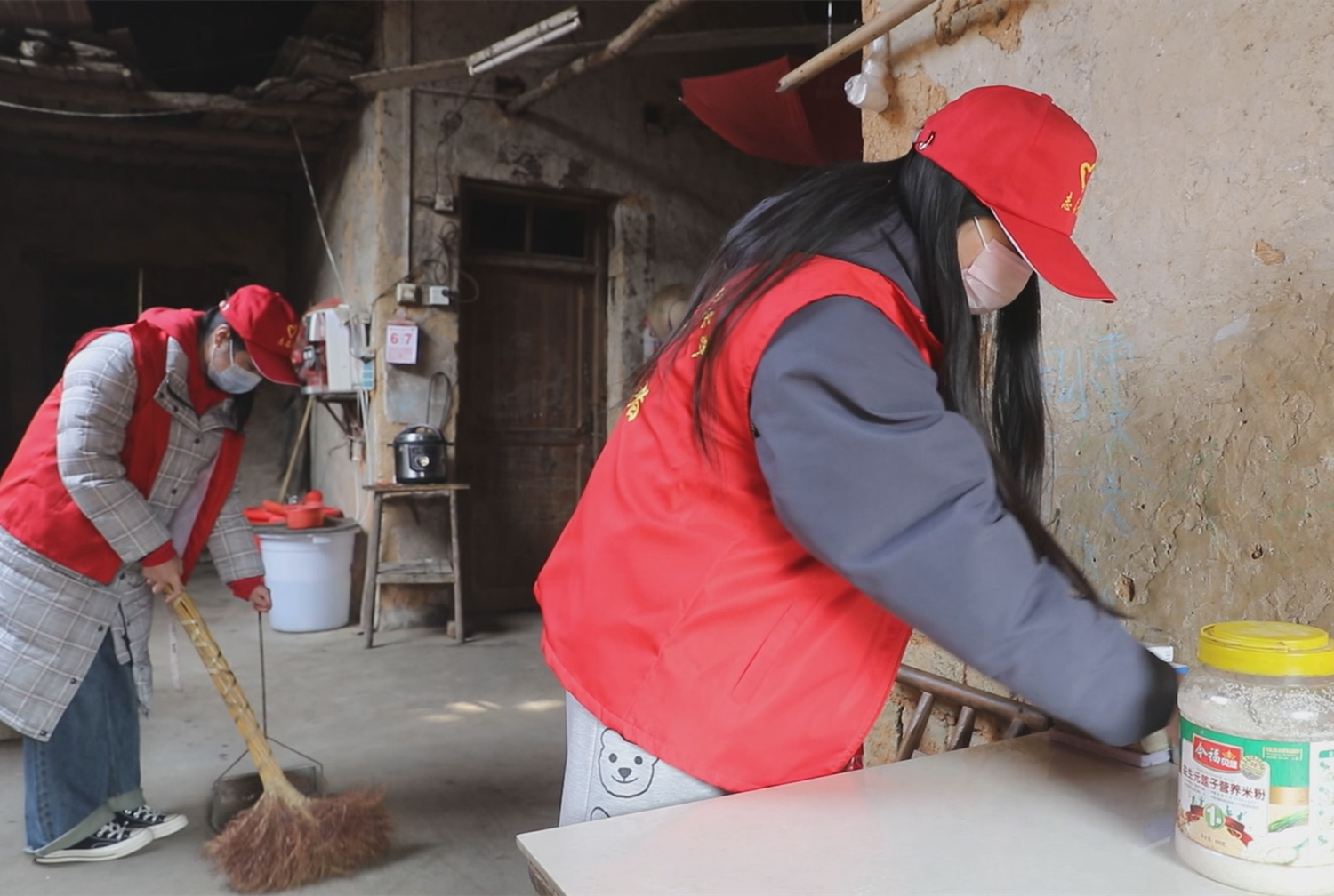 东安：志愿者进乡村 打造农村过年新景象