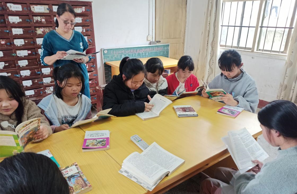 东安县端桥铺中学开展“书香校园，师生共读”活动