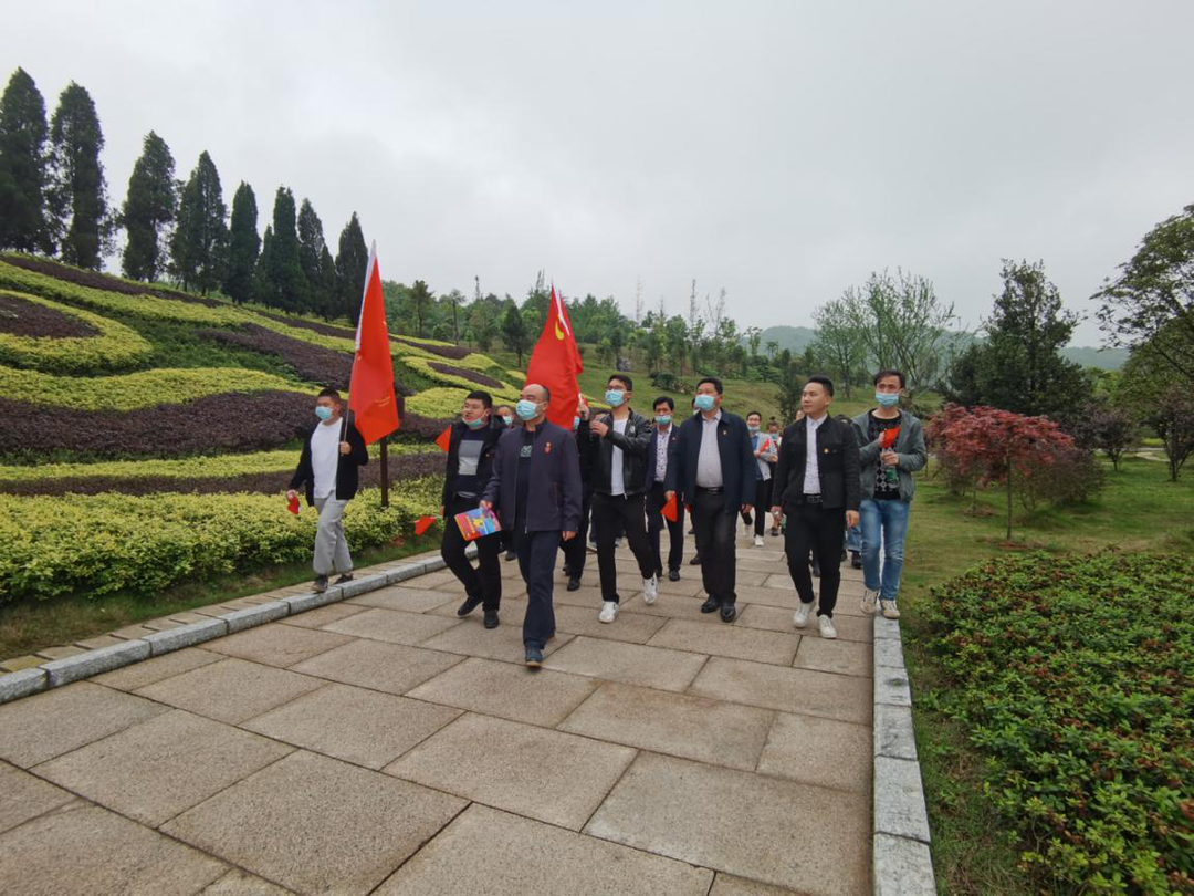 横塘镇组织党员干部及村支书参观湘江战役纪念馆