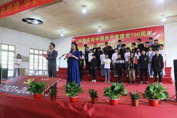 东安端桥铺中学举行纪念“五四运动”102周年班级红歌赛