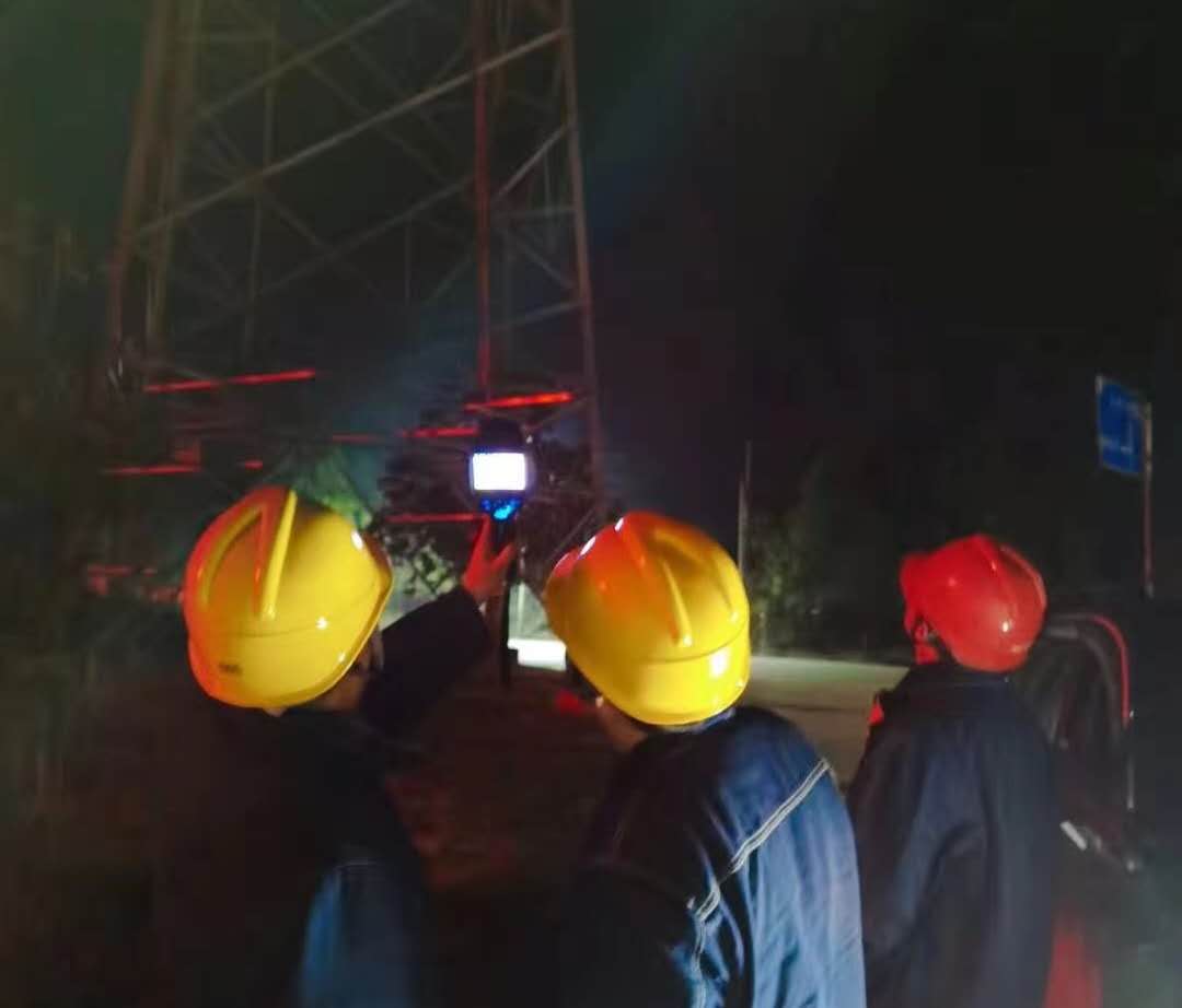 除夕之夜 | 东安电力工人忠诚守护万家灯火