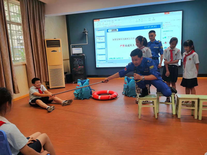 卫门口小学携手蓝天救援队开展防溺水安全教育活动