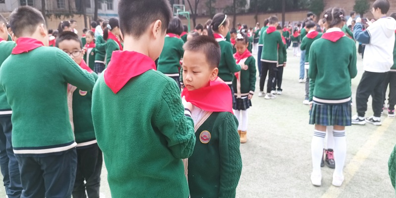 庆祝二十大，争做好队员 —— 卫门口小学2021级第二批新队员入队仪式