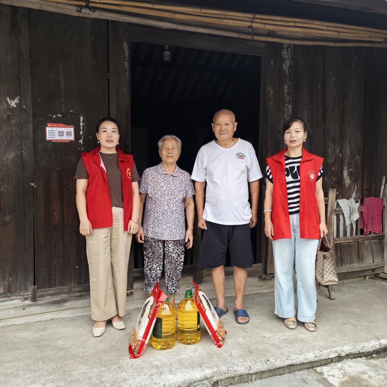 濃濃中秋情 慰問暖人心｜漢壽縣滄港鎮(zhèn)開展中秋走訪慰問計生特扶家庭活動