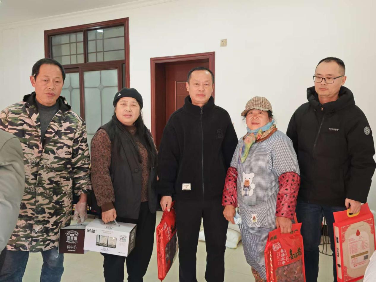 汉寿县沧港镇：节前送温暖 慰问显真情