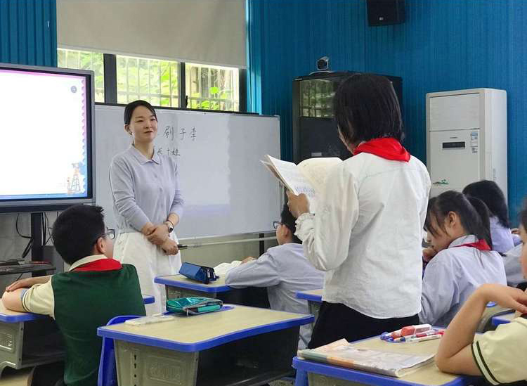“骨干先行 示范引领”—金丹实验学校骨干教师示范课活动侧记