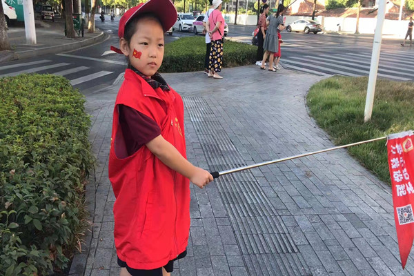 武陵区育才小学：小小志愿者  浓浓爱国情